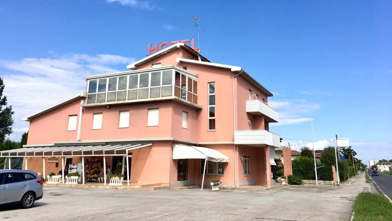 Hotel Trieste San Giórgio di Nogaro 外观 照片